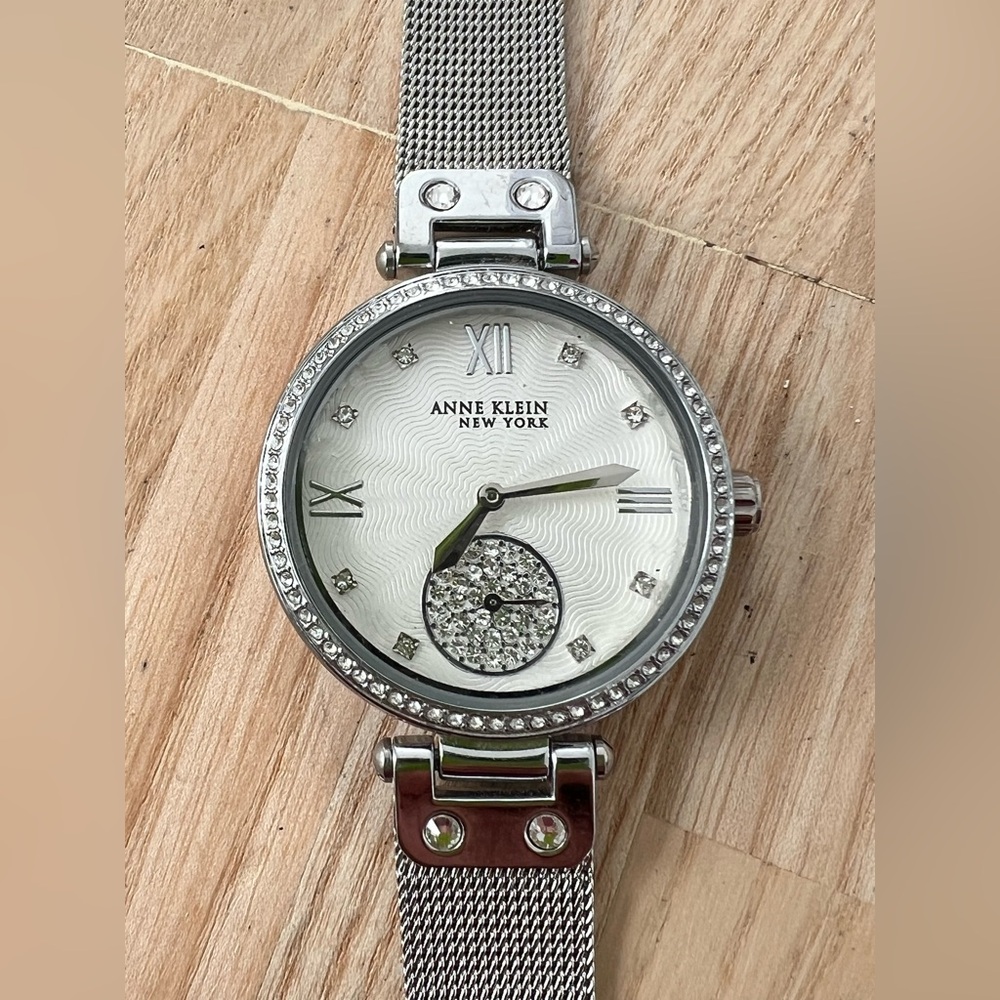 Anne klein New York ladies silver tone stainless steel Watch NEW BATTERY